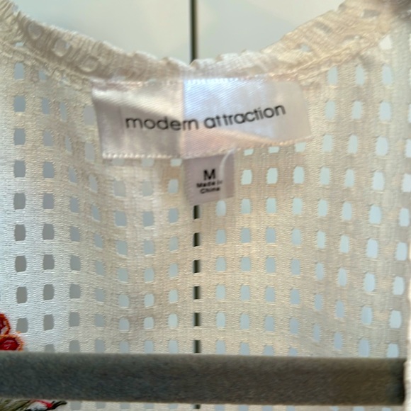 White Mesh Open Front Accent Top With Floral Embroidery Sz MED NEW! - Picture 5 of 9